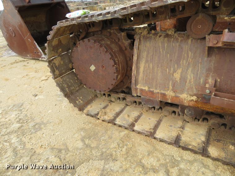 image for item DE6543 Case 220B excavator