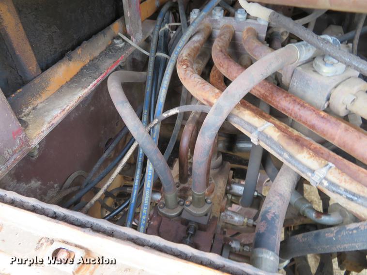 image for item DE6543 Case 220B excavator