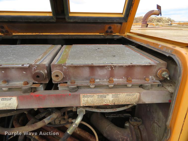 image for item DE6543 Case 220B excavator