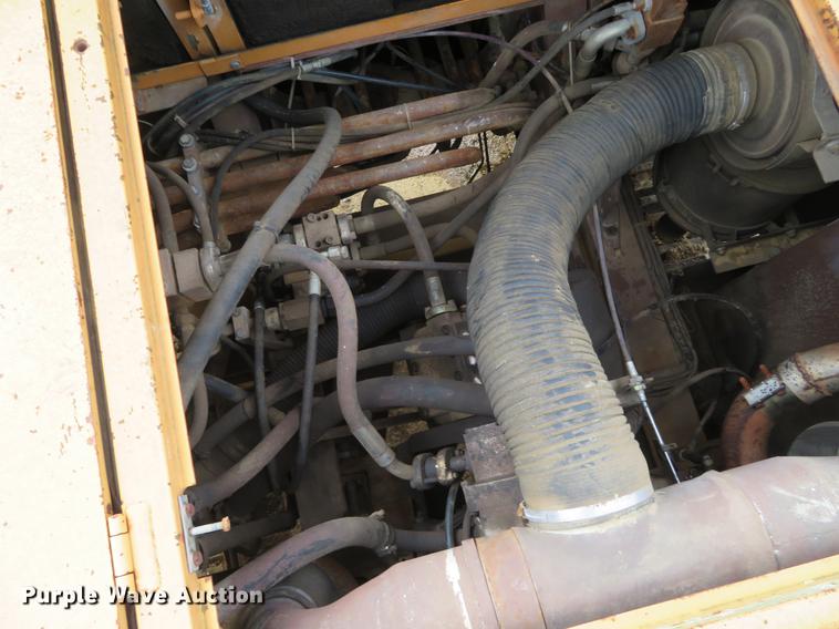 image for item DE6543 Case 220B excavator