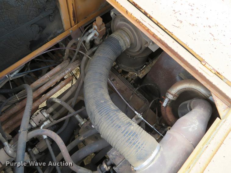 image for item DE6543 Case 220B excavator