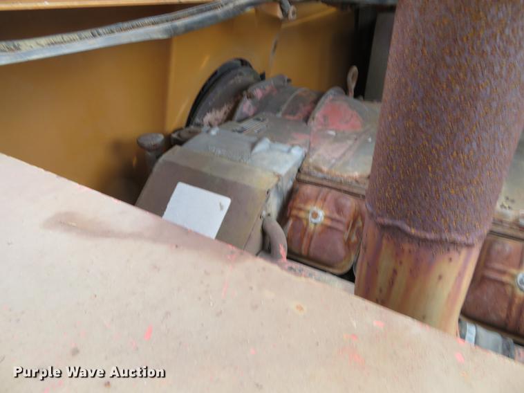 image for item DE6543 Case 220B excavator