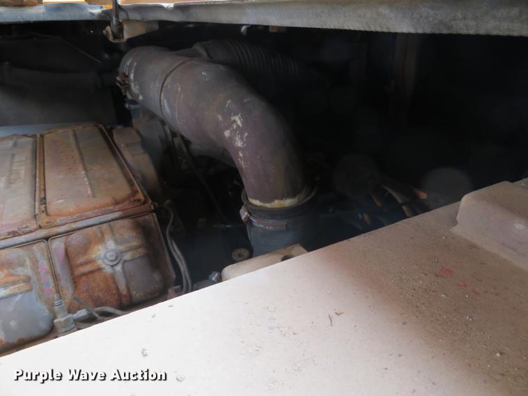 image for item DE6543 Case 220B excavator