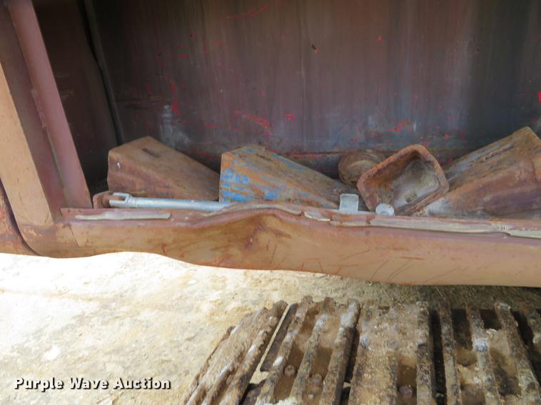 image for item DE6543 Case 220B excavator