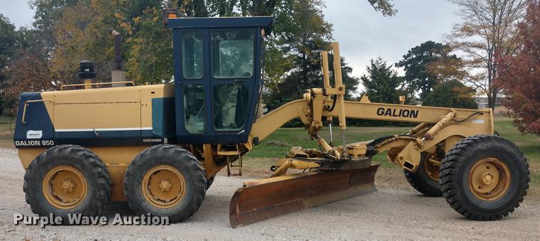 image for item DE6548 1994 Galion Dresser 850 motor grader