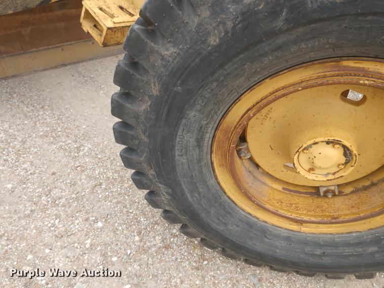 image for item DE6548 1994 Galion Dresser 850 motor grader