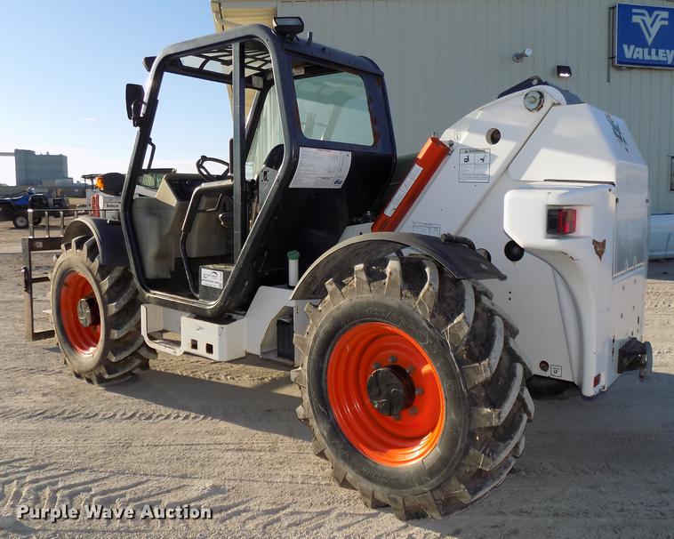 image for item DE7540 2010 Bobcat V723 telehandler