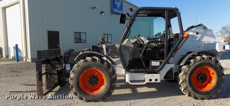 image for item DE7540 2010 Bobcat V723 telehandler