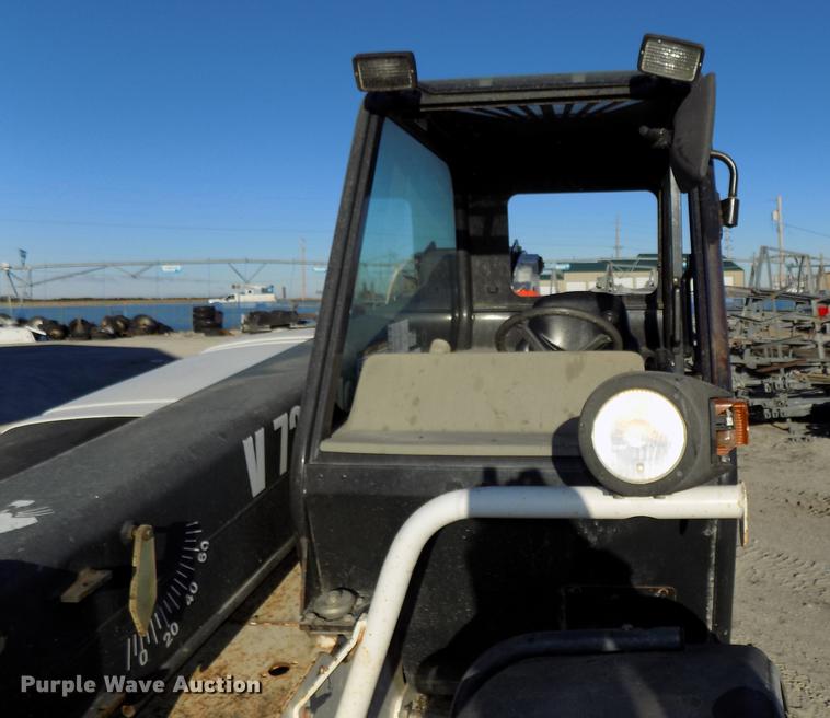 image for item DE7540 2010 Bobcat V723 telehandler
