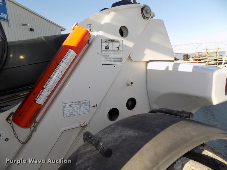 image for item DE7540 2010 Bobcat V723 telehandler