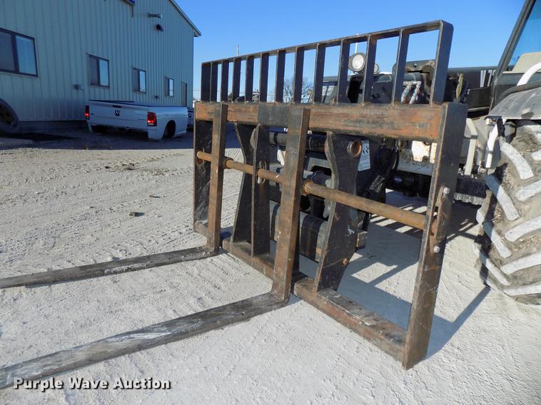 image for item DE7540 2010 Bobcat V723 telehandler