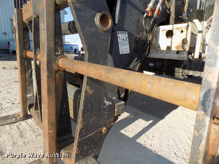 image for item DE7540 2010 Bobcat V723 telehandler