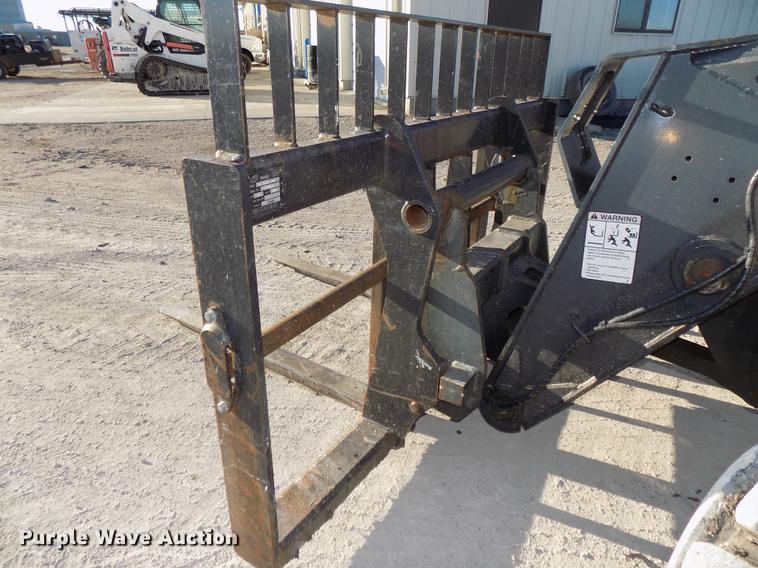 image for item DE7540 2010 Bobcat V723 telehandler