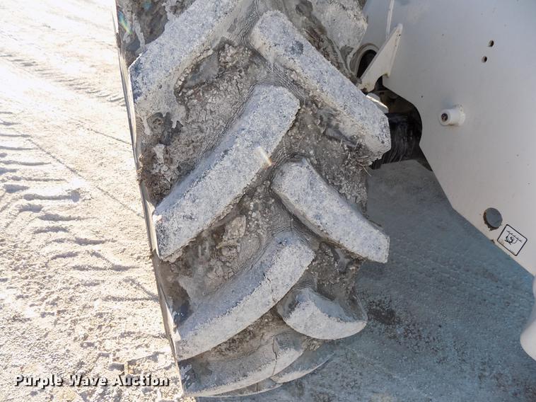 image for item DE7540 2010 Bobcat V723 telehandler