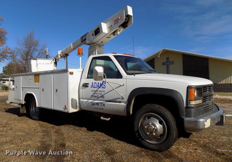 image for item DE7548 2000 Chevrolet C3500 bucket truck