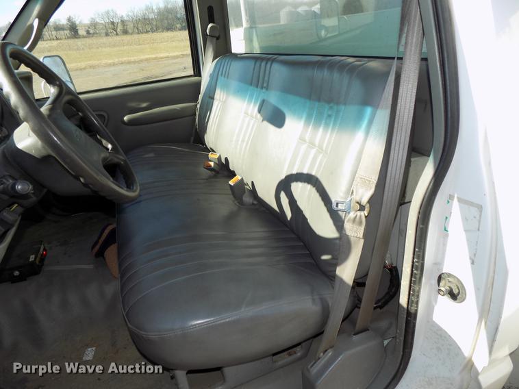 image for item DE7548 2000 Chevrolet C3500 bucket truck