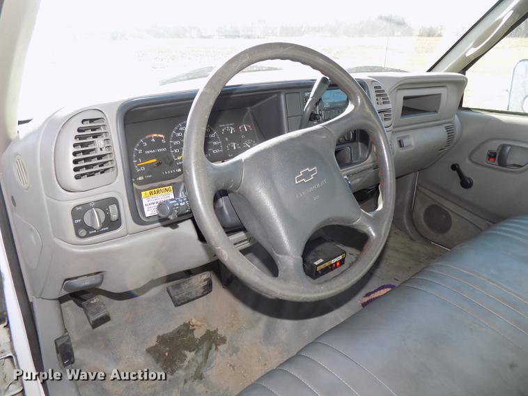 image for item DE7548 2000 Chevrolet C3500 bucket truck