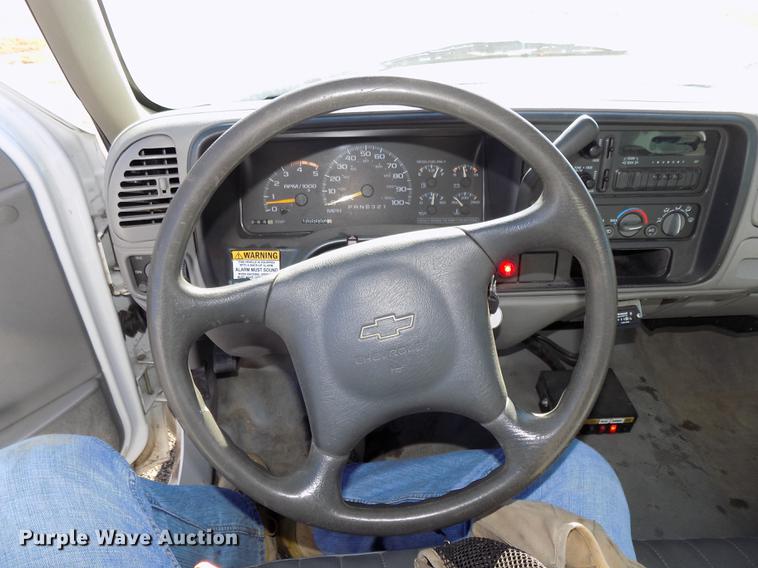 image for item DE7548 2000 Chevrolet C3500 bucket truck