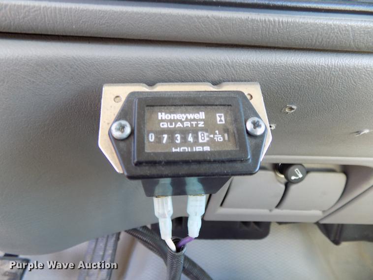 image for item DE7548 2000 Chevrolet C3500 bucket truck