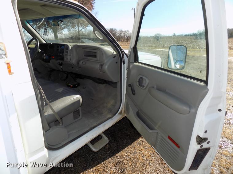 image for item DE7548 2000 Chevrolet C3500 bucket truck