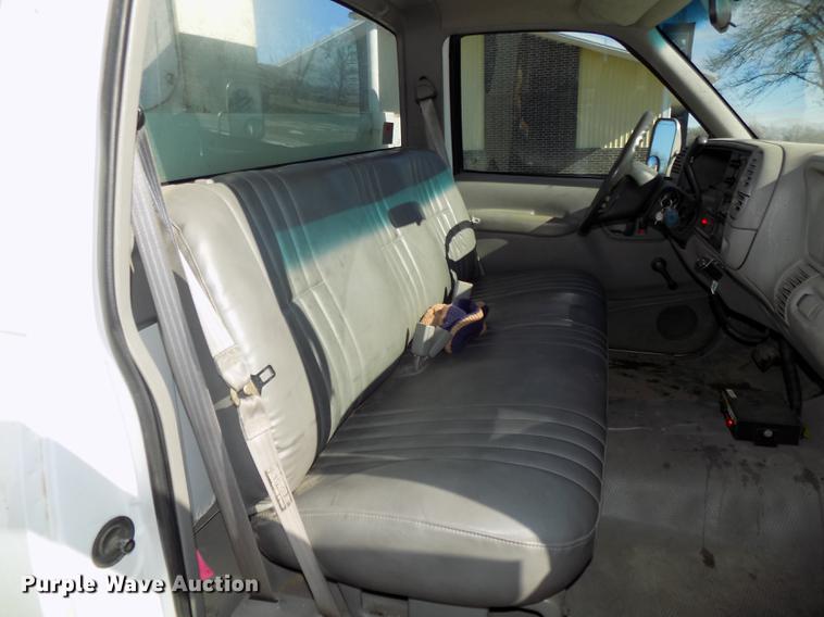 image for item DE7548 2000 Chevrolet C3500 bucket truck