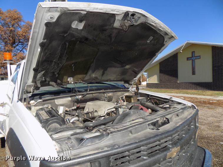image for item DE7548 2000 Chevrolet C3500 bucket truck