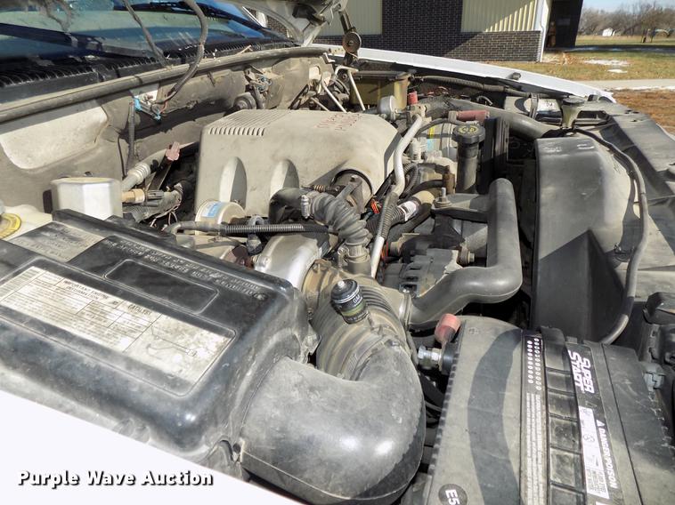 image for item DE7548 2000 Chevrolet C3500 bucket truck