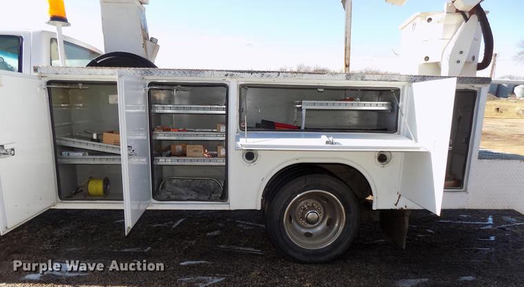 image for item DE7548 2000 Chevrolet C3500 bucket truck