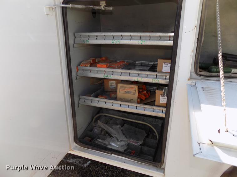 image for item DE7548 2000 Chevrolet C3500 bucket truck