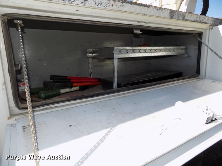 image for item DE7548 2000 Chevrolet C3500 bucket truck