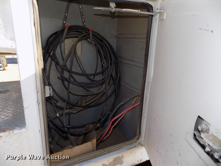 image for item DE7548 2000 Chevrolet C3500 bucket truck