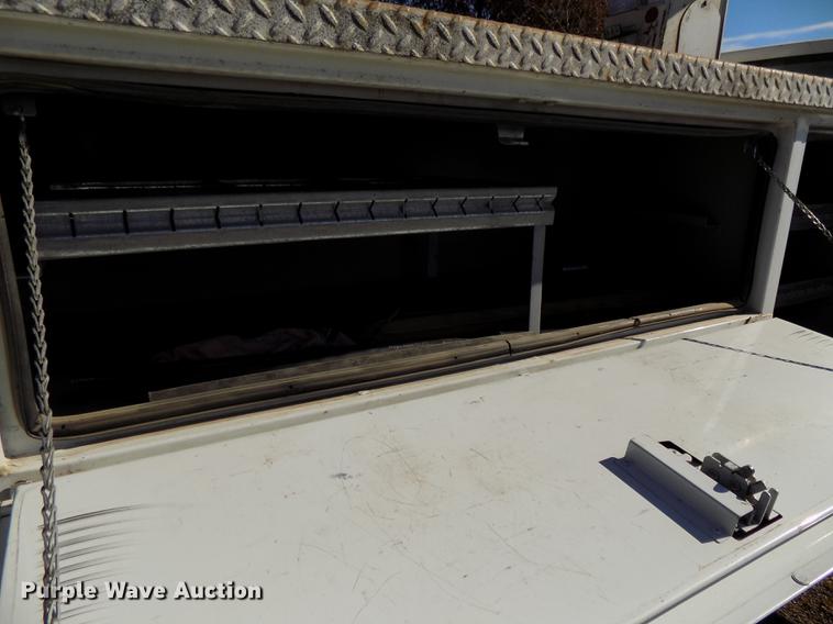 image for item DE7548 2000 Chevrolet C3500 bucket truck