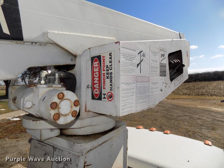 image for item DE7548 2000 Chevrolet C3500 bucket truck