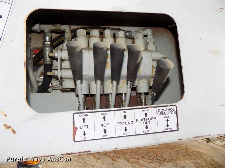 image for item DE7548 2000 Chevrolet C3500 bucket truck