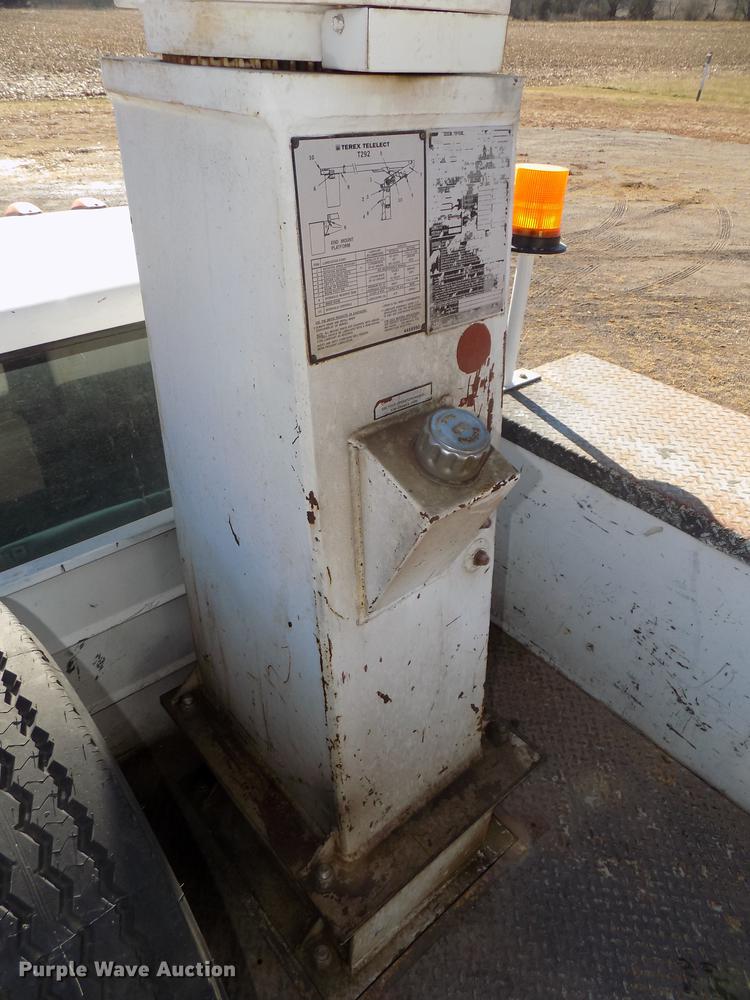 image for item DE7548 2000 Chevrolet C3500 bucket truck