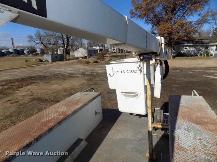 image for item DE7548 2000 Chevrolet C3500 bucket truck