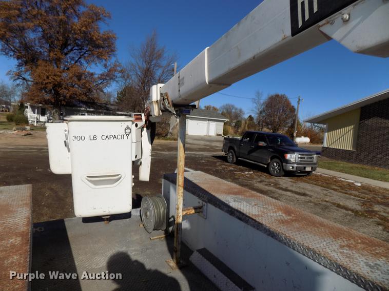 image for item DE7548 2000 Chevrolet C3500 bucket truck