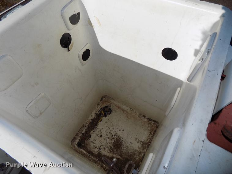 image for item DE7548 2000 Chevrolet C3500 bucket truck