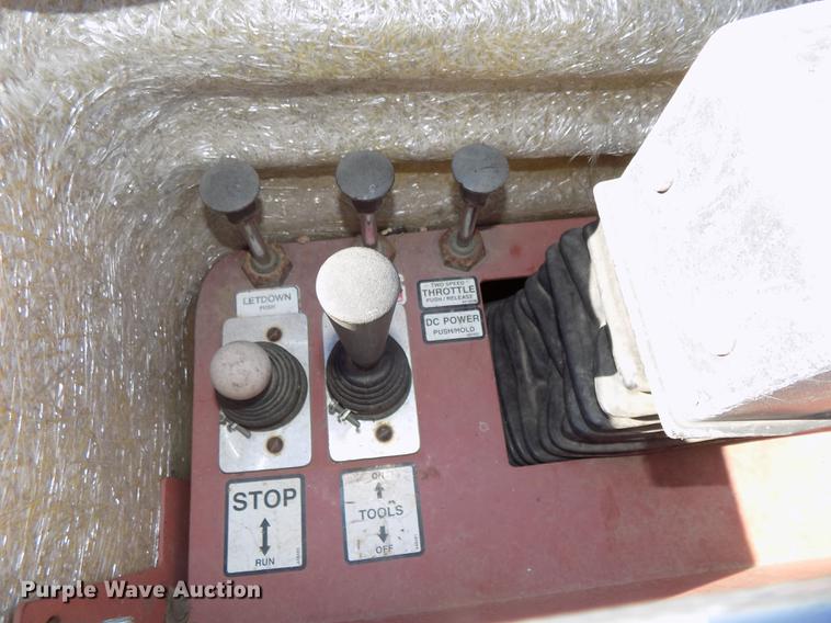 image for item DE7548 2000 Chevrolet C3500 bucket truck