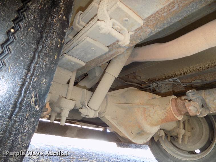 image for item DE7548 2000 Chevrolet C3500 bucket truck