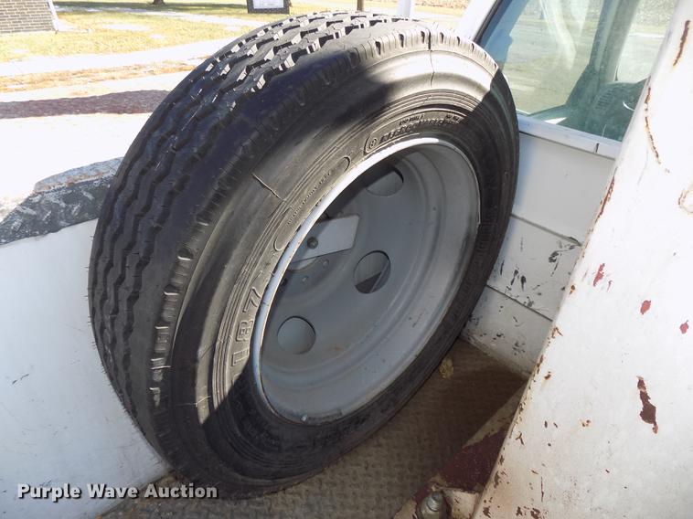 image for item DE7548 2000 Chevrolet C3500 bucket truck