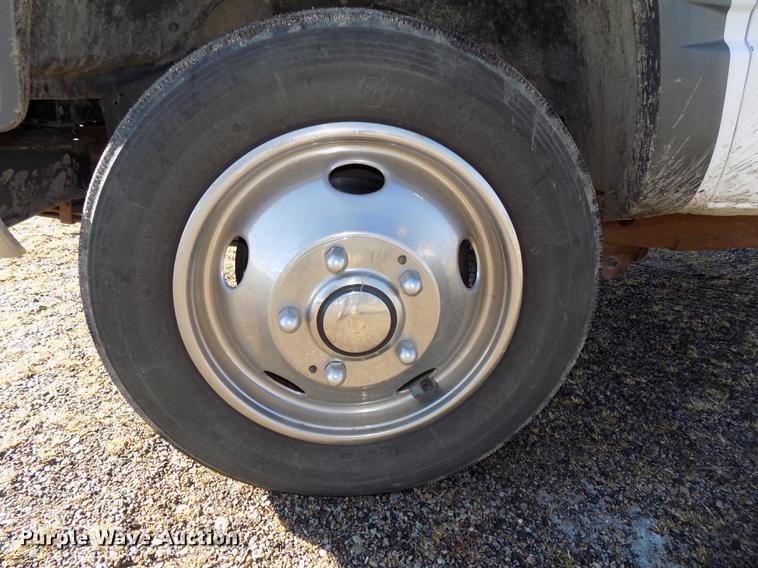 image for item DE7548 2000 Chevrolet C3500 bucket truck