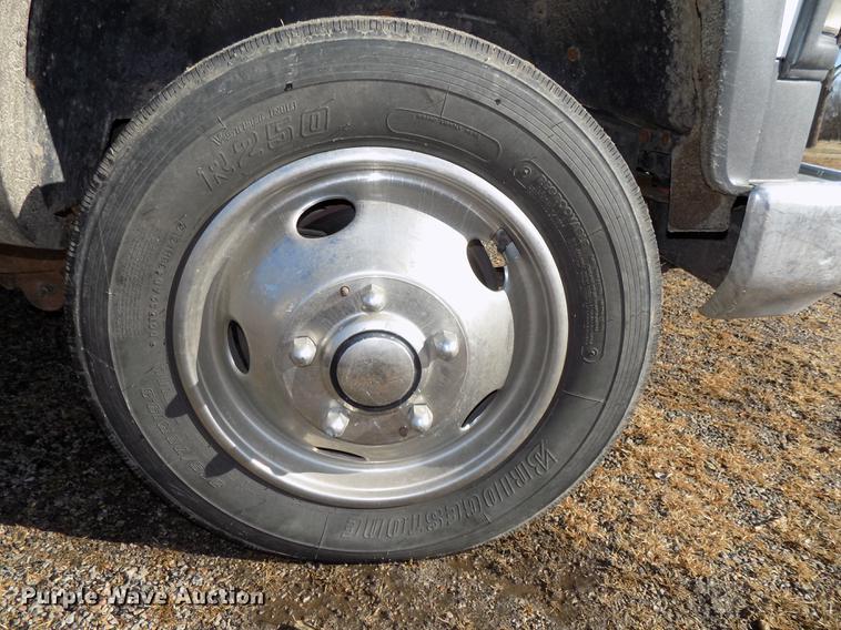 image for item DE7548 2000 Chevrolet C3500 bucket truck