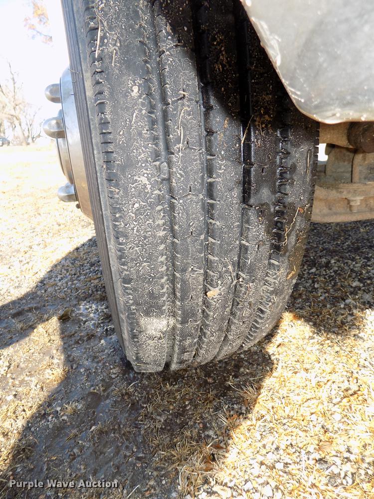 image for item DE7548 2000 Chevrolet C3500 bucket truck