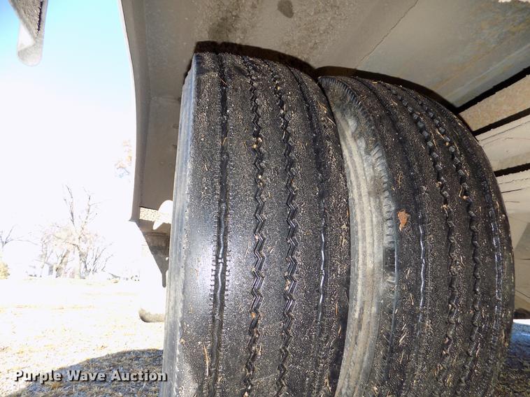 image for item DE7548 2000 Chevrolet C3500 bucket truck