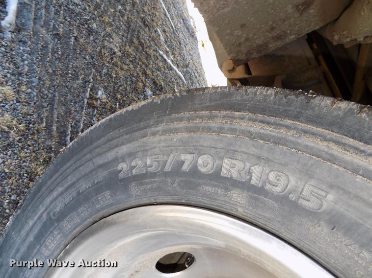 image for item DE7548 2000 Chevrolet C3500 bucket truck