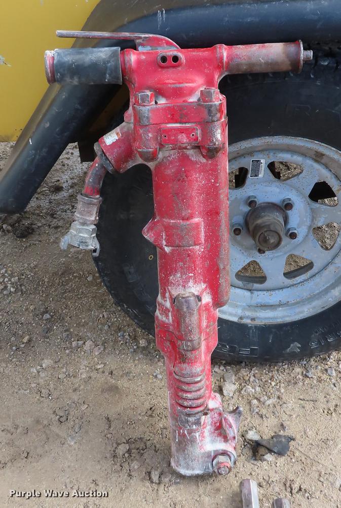 image for item DF1287 2002 Sullair air compressor