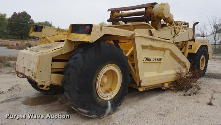 image for item DF1558 1984 John Deere 862 elevating scraper