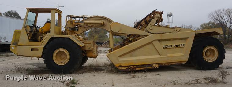 image for item DF1558 1984 John Deere 862 elevating scraper