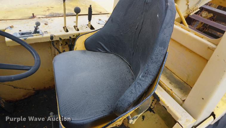 image for item DF1558 1984 John Deere 862 elevating scraper